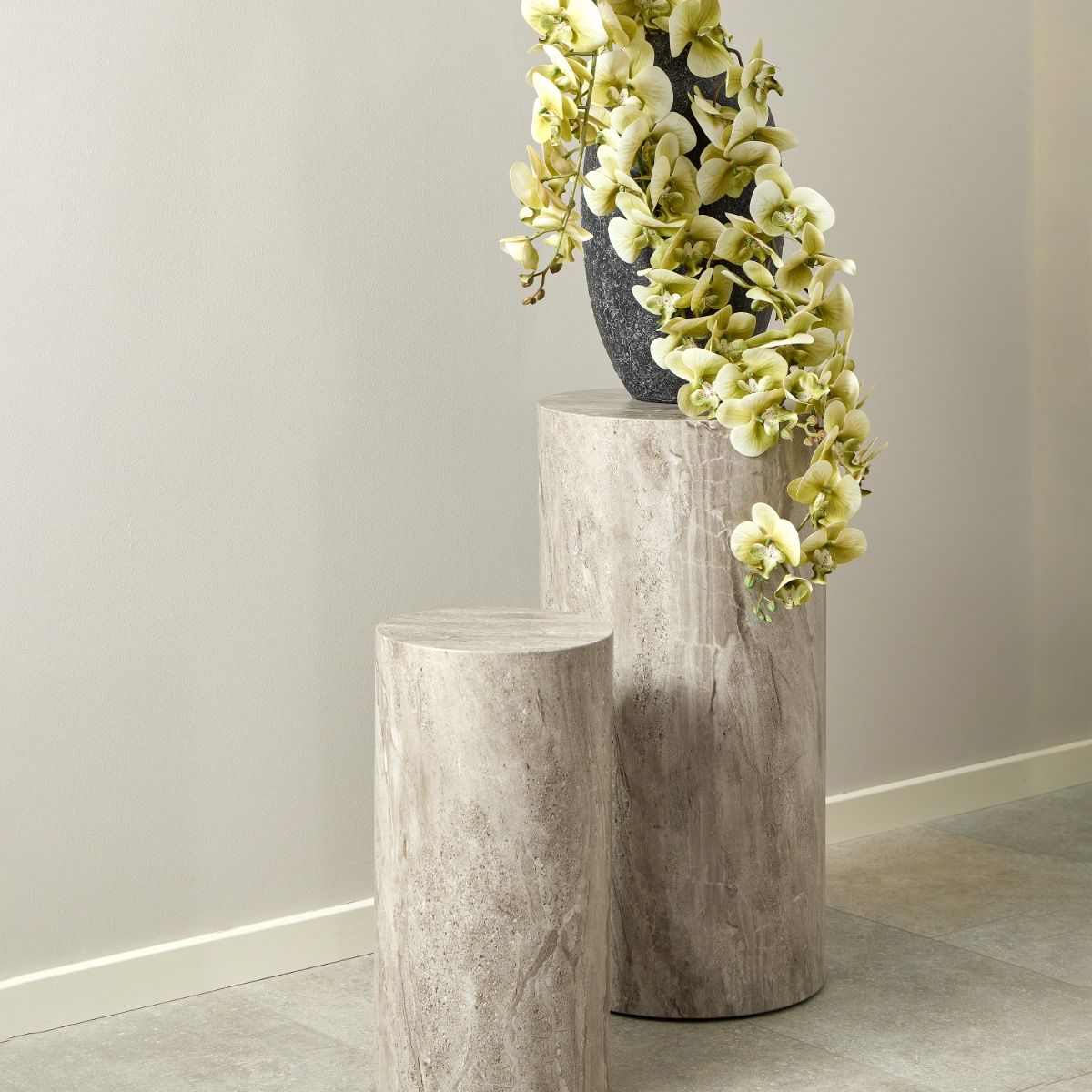 Dice Round Pedestal Set in Grey Marble Finish